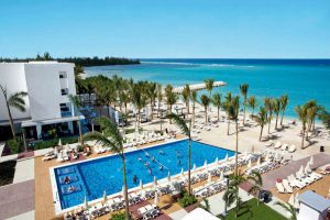 Hotel Riu Palace Aquarelle beach pool]